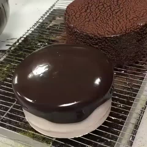 تزیین کیک با کاکائو و شکلات به شکل های زیبا