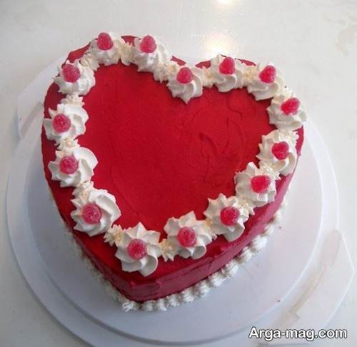 کیک قلبی قرمز 