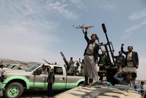 گردهمایی شبه‌نظامیان انصارالله (حوثی‌ها) در شهر صنعا یمن/ رویترز