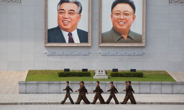 خشم رهبری و مقامات کره شمالی به دنبال توهین به انتشارات حاوی تصاویر رهبران کشور + عکس