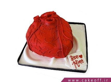 کیک تولد قلبی قرمز تزیین فوندانت