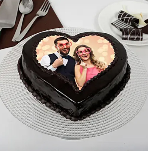 مدل کیک تولد عاشقانه قلبی شکلاتی