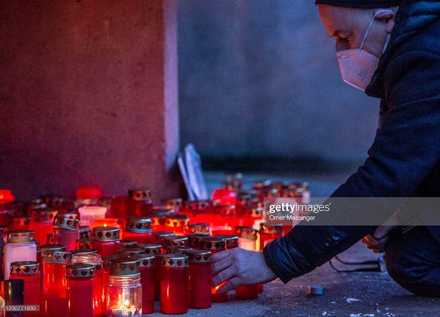 روشن کردن شمع برای یادبود قربانیان کرونا در آلمان + عکس