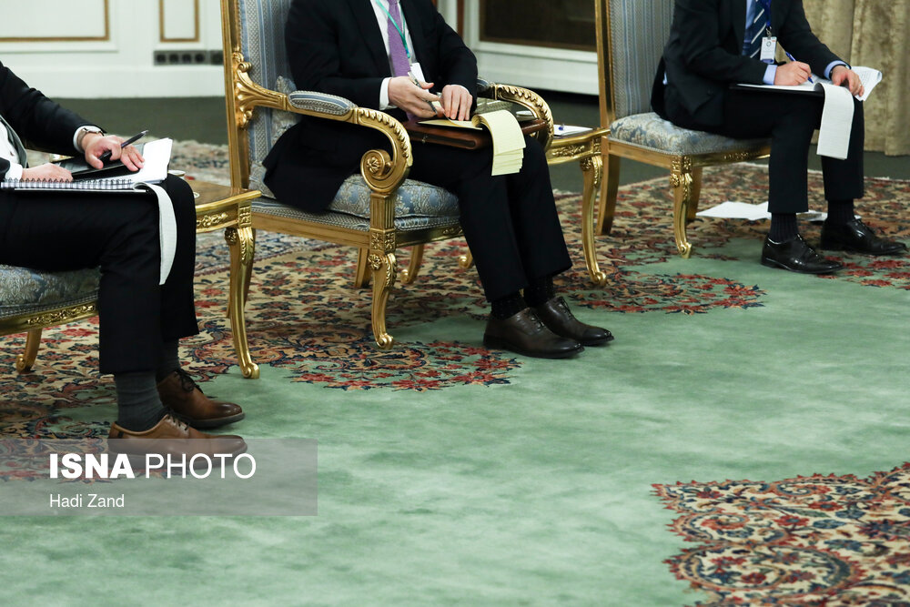 دست به قلم بودن دیپلمات های کره جنوبی در تهران! + عکس