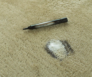 چند ترفند ساده برای تمیز کردن لکه ماژیک از روی موکت و فرش