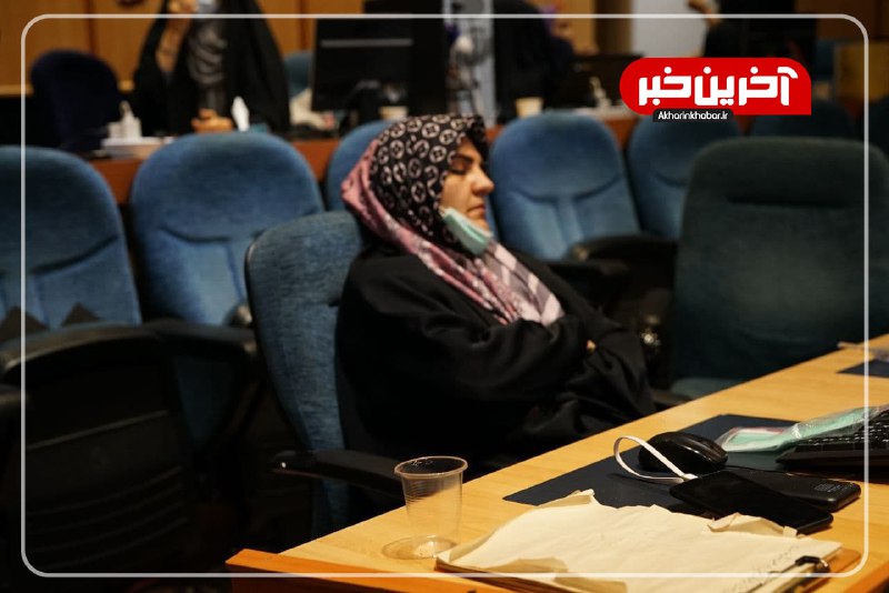 خستگی و انتظار خبرنگاران در ستاد انتخابات وزارت کشور + عکس