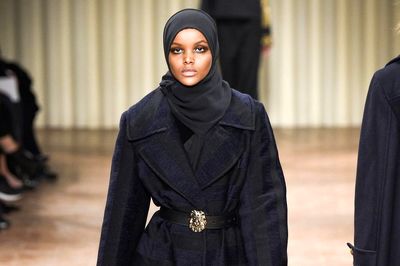 افشاگری نخستین مدل مسلمان و باحجاب آمریکایی از پشت صحنه استثماری دنیای مد | حجابم هر روز آب می‌رفت