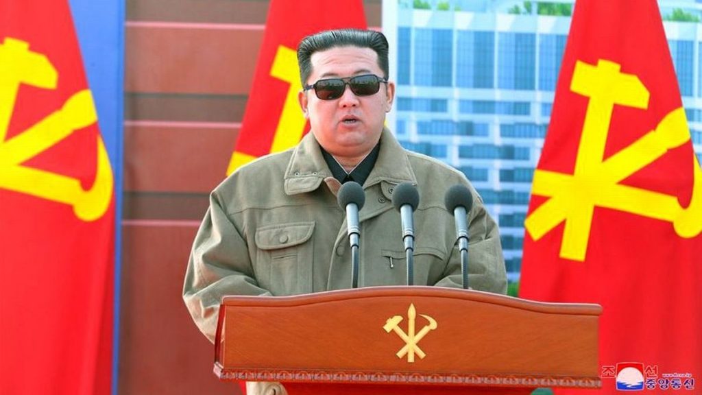 رهبر کره شمالی چند باغبان را به خاطر شکوفه نکردن گل‌ها به اردوگاه کار اجباری فرستاد