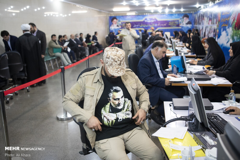 سردار سلیمانی روی پیراهن یک داوطلب کاندیدای انتخابات! + عکس
