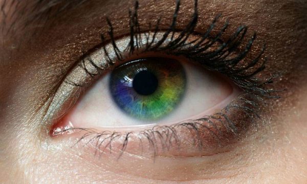 آیا تغییر رنگ چشم ممکن است؟ + راه های طبیعی تغییر دادن رنگ چشم