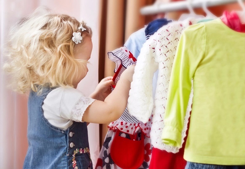 ۵ مورد از مناسب‌ترین انواع لباس برای دختر بچه‌ها که مادر‌ها باید بدانند