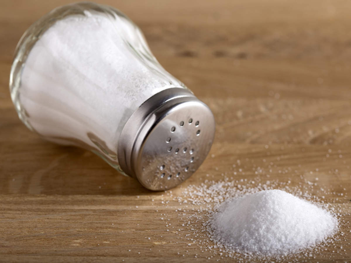 ۸ بلایی که نمک بر سر بدنتان می‌آورد