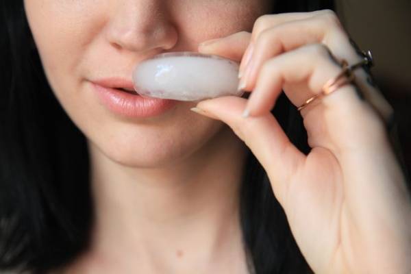 از عوارض تب خال لب و دهان چه می دانید+ راه های درمان خانگی