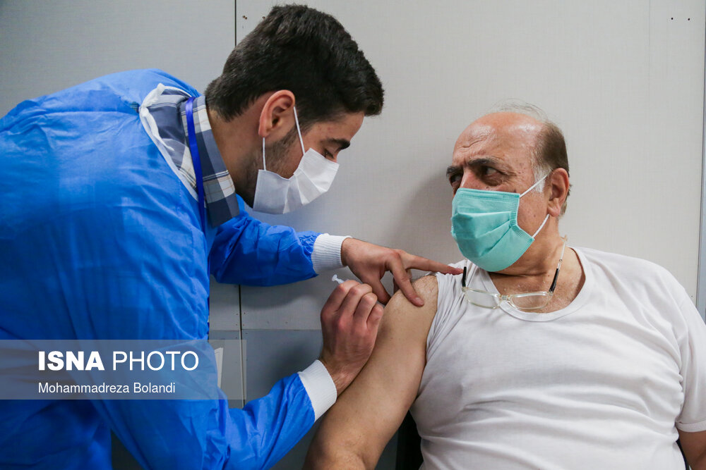 بازدید نماینده سازمان جهانی بهداشت از مرکز واکسیناسیون کووید-۱۹ در ایران‌مال + عکس