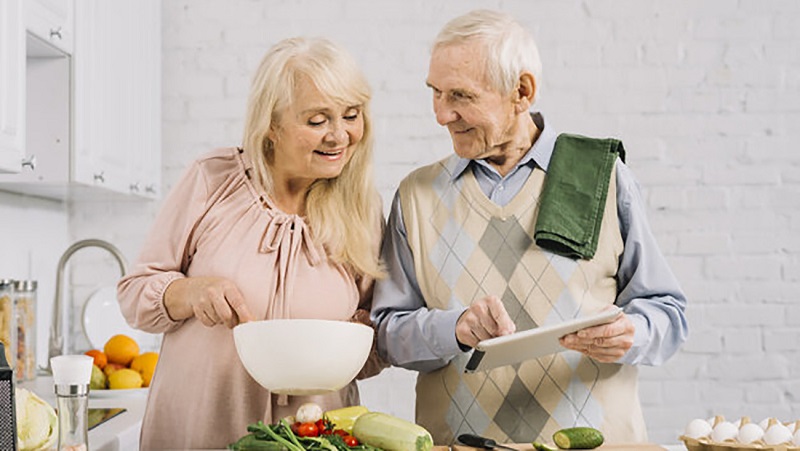 تاثیر باورنکردنی خانه‌داری بر سلامت افراد مسن