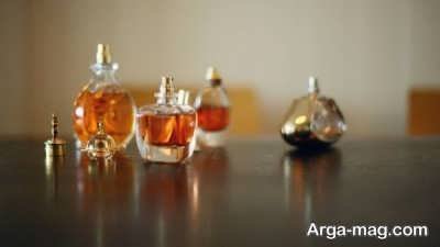 استفاده از الکل برای تمیز کردن شیشه عطر 