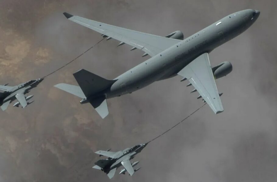 پرواز یک هواپیمای نظامی با روغن آشپزی ؛ کاهش انتشار کربن هواپیماهای نظامی