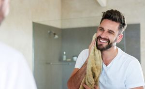 راهکارهای درمان پوست چرب در مردان