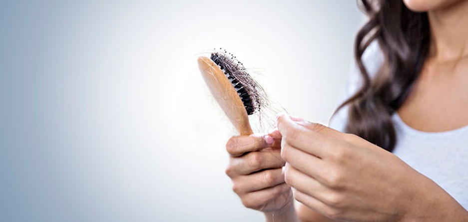 ۵ مورد از رایج ترین دلایل ریزش مو در خانم ها و آقایان