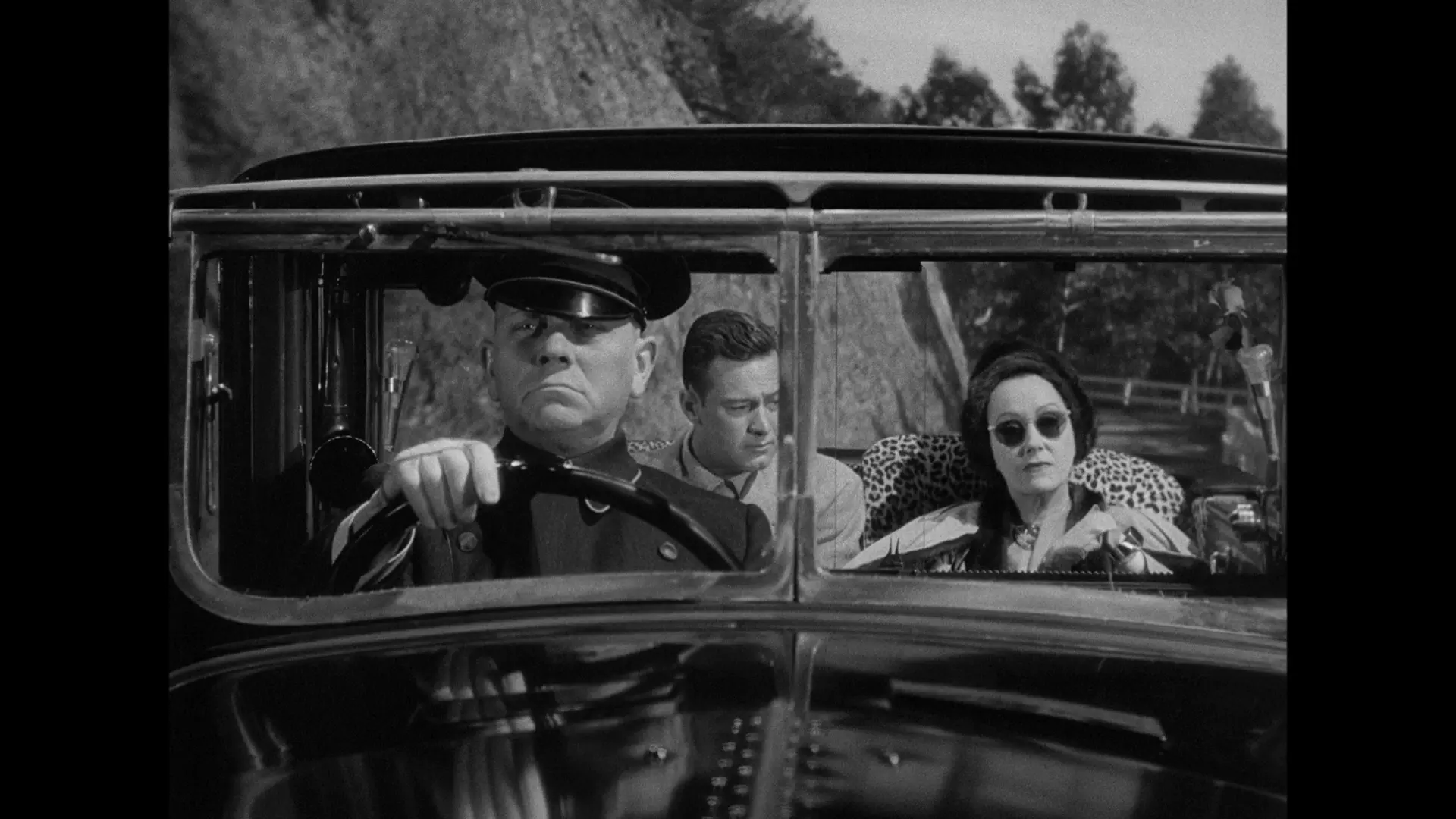 نورما دزموند و جو گیلیس در نمایی از فیلم سانست بلوار