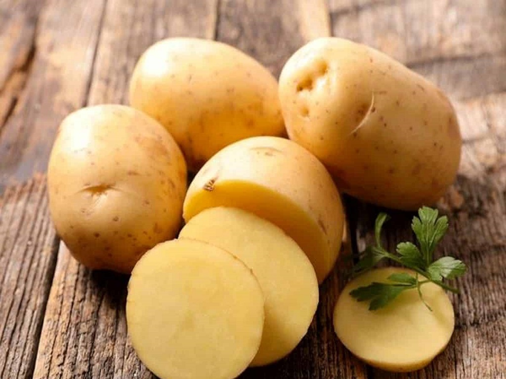 سیب زمینی برای درمان تیرگی پوست