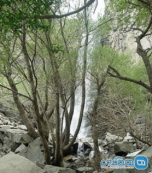 آبشار ورچر یکی از جاذبه های طبیعی استان قزوین به شمار می رود