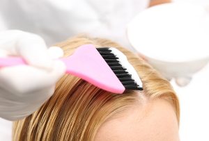 از بین بردن رنگ مو با جوش شیرین (معرفی 7 روش موثر)