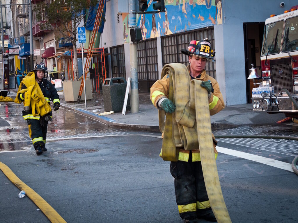۱۳ واقعیت درباره کار آتش نشانی که احتمالا نمی‌دانستید