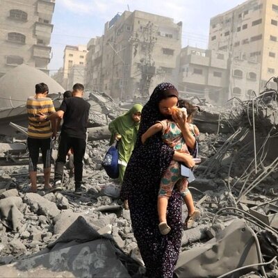 غزه ایستاده در آتش و غبار