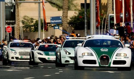 تصاویری از ماشین های لوکس و عجیب پلیس در دبی از بوگاتی تا لامبورگینی!