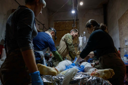 عکسهای جالب,عکسهای جذاب,مداوای نیروهای زخمی ارتش اوکراین در یک بیمارستان صحرایی در منطقه دونتسک 
