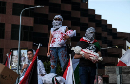 عکسهای جالب,عکسهای جذاب,تظاهرات حامیان فلسطین در مقابل کنسولگری اسراییل در شهر لس آنجلس آمریکا