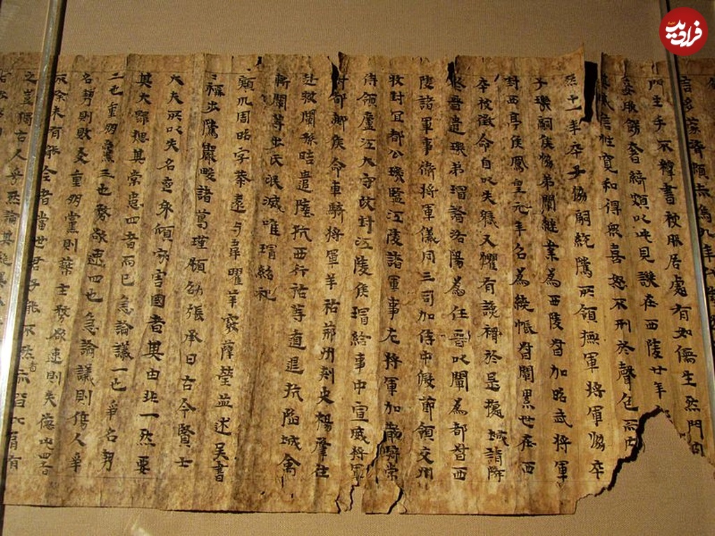 کتیبه غول‌آسایی که داستان «جومونگ» بر روی آن نوشته شده است