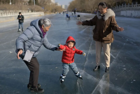 عکسهای جالب,عکسهای جذاب,اسکیت روی رود یخزده در شهر پکن