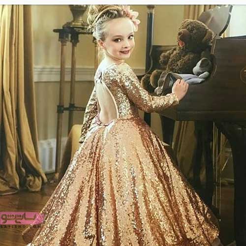 لباس بچگانه براق طلایی رنگ برای دختر بچه زیبا 