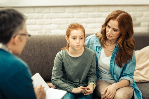 ۱۲ نشانه مهم که کودک به مشاوره روانشناسی نیاز دارد