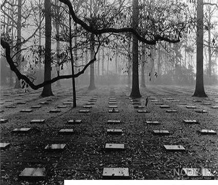 عکس زیبا و سیاه سفید از قبرستان