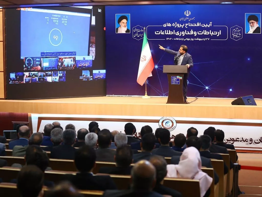 افتتاح 6 پروژه ارتباطی و فیبر نوری توسط رئیس‌جمهور انجام شد